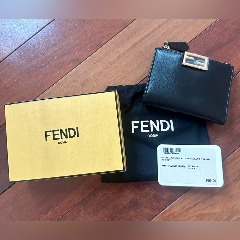 FENDI medium wallet Vit.Palmellato Black NIP